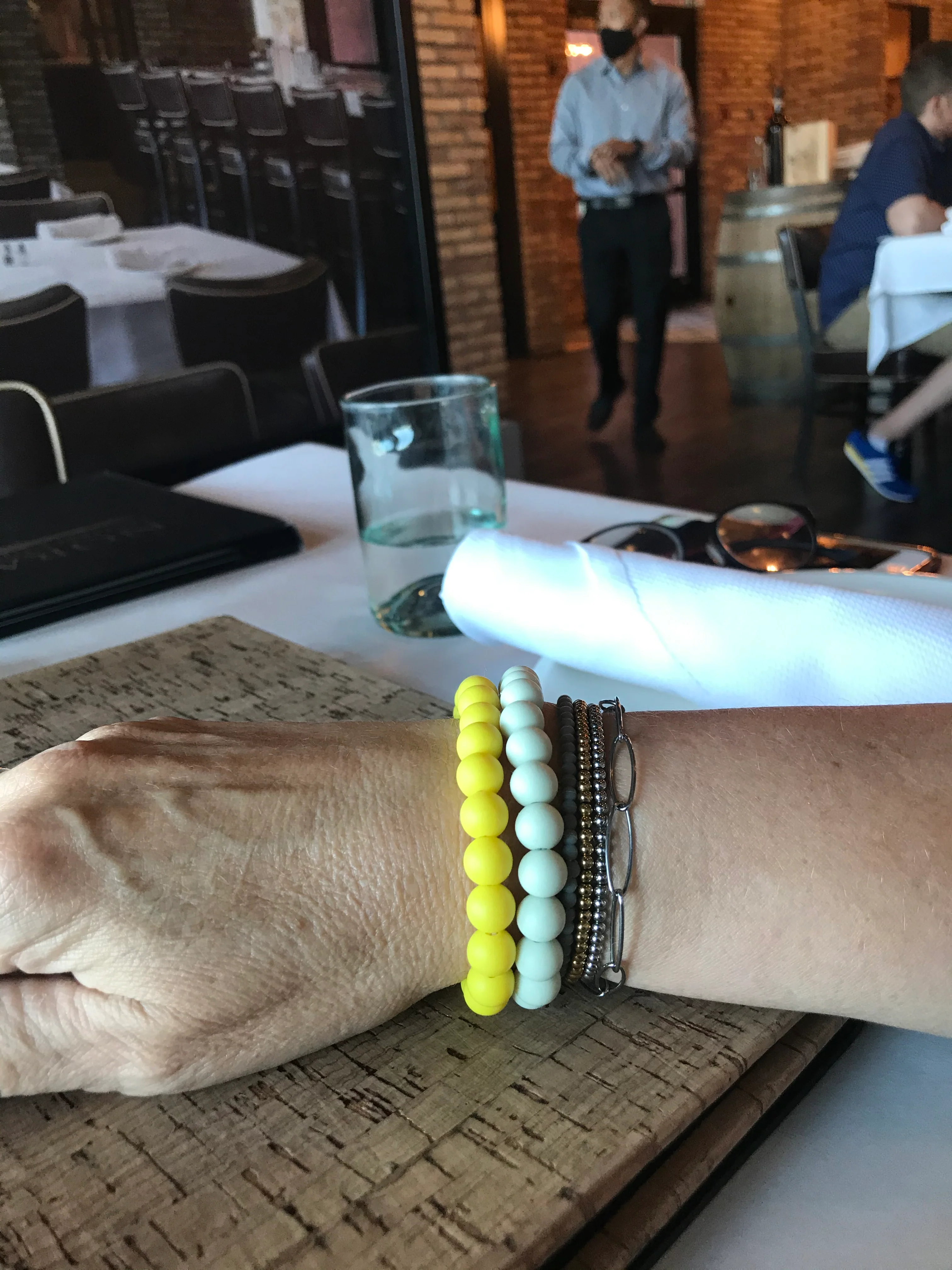 Dove Silicon rubber 9MM bead bracelets - Image 5